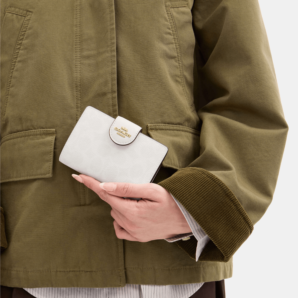 Coach Mini Wallet In Signature Canvas (White/Chalk) - DIVA ONLINE STORE