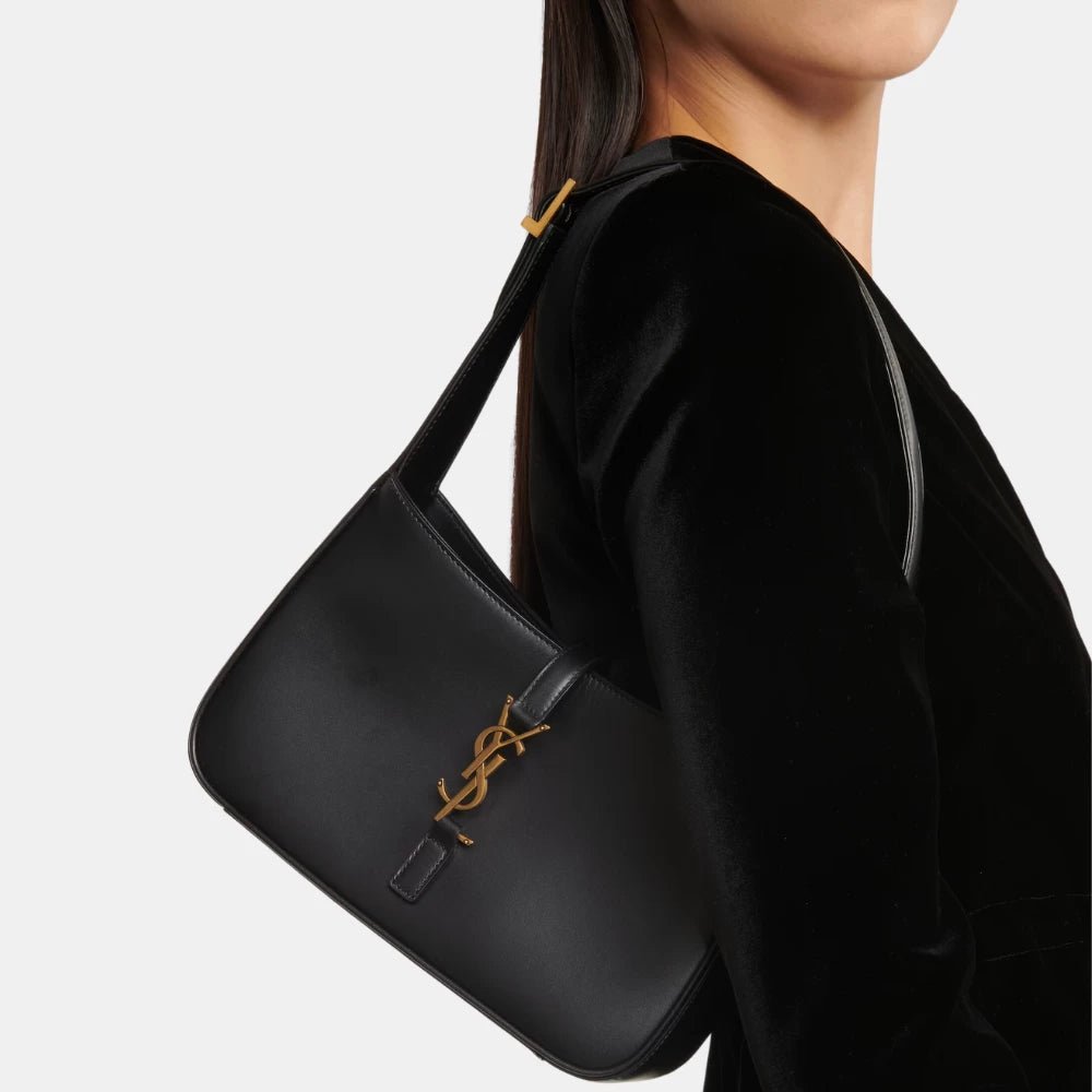 Saint Laurent LE 5 À 7 Hobo Bag in Smooth Leather (Noir) - DIVA ONLINE STORE