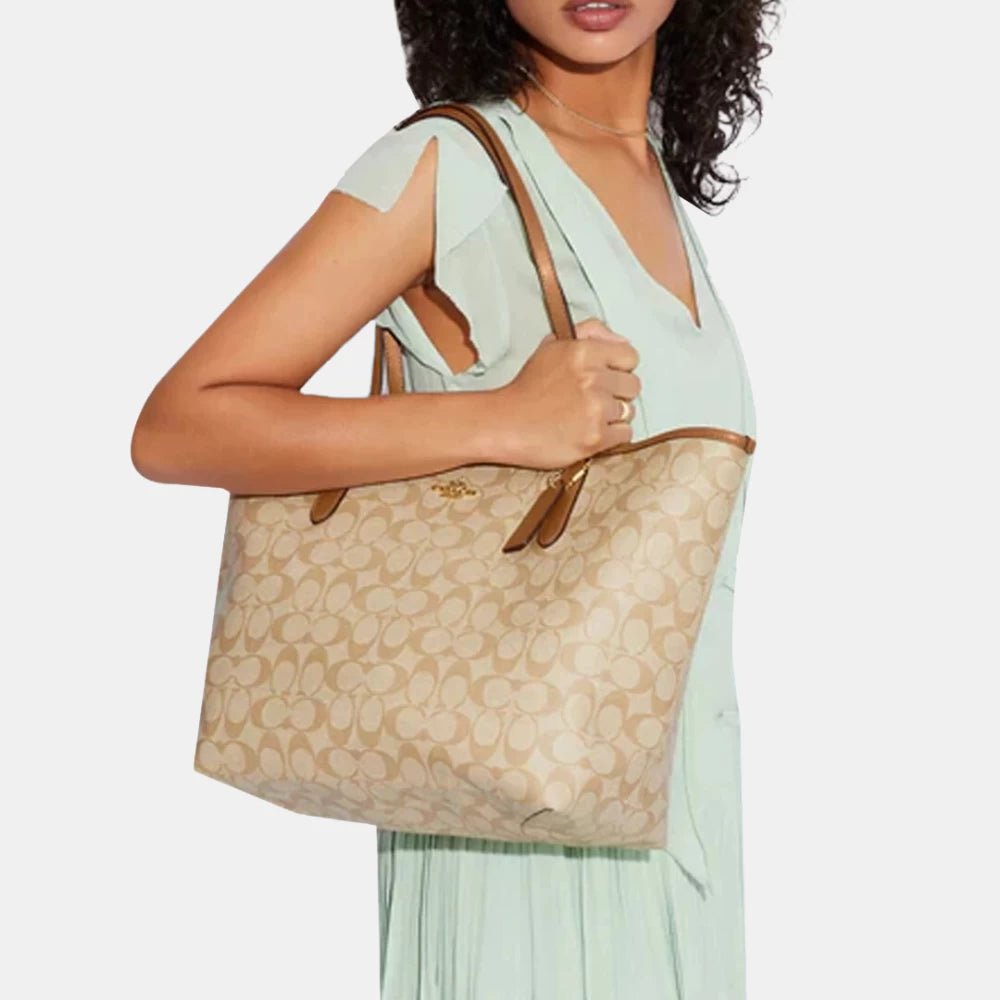 Coach City Tote In Signature Canvas - DIVA ONLINE STORE