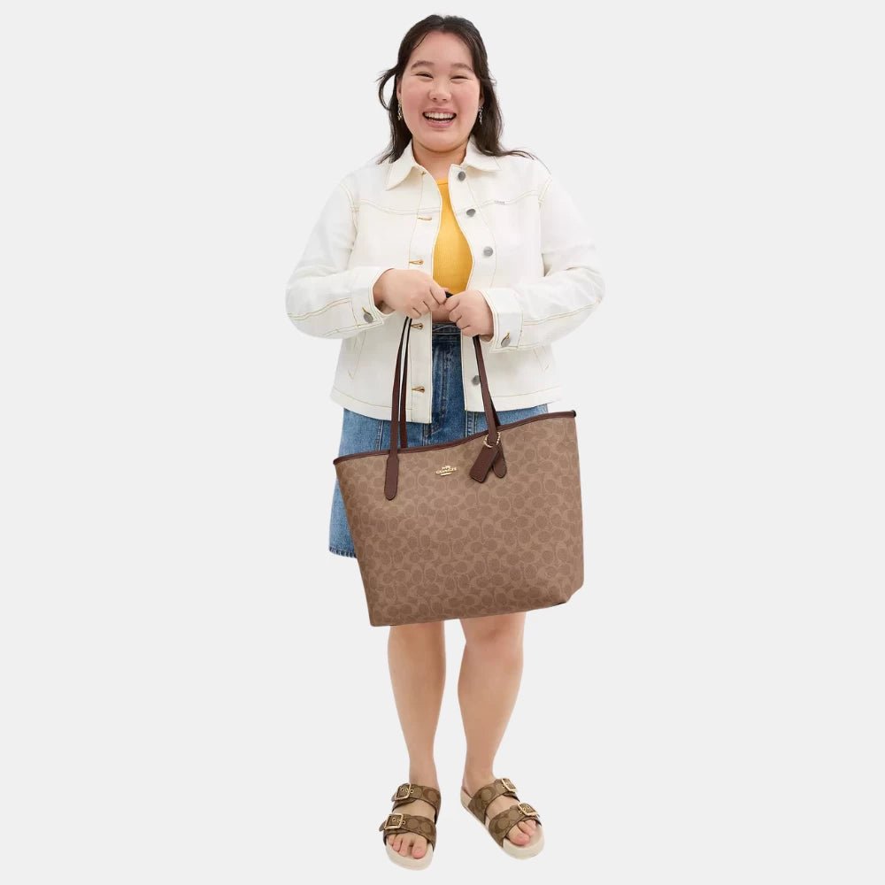 Coach City Tote In Signature Canvas - DIVA ONLINE STORE
